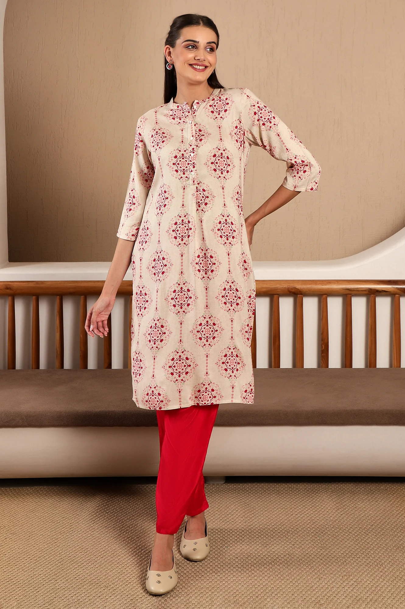 Beige Floral Printed Mandarin Collar Classy Straight Kurta - Image 3
