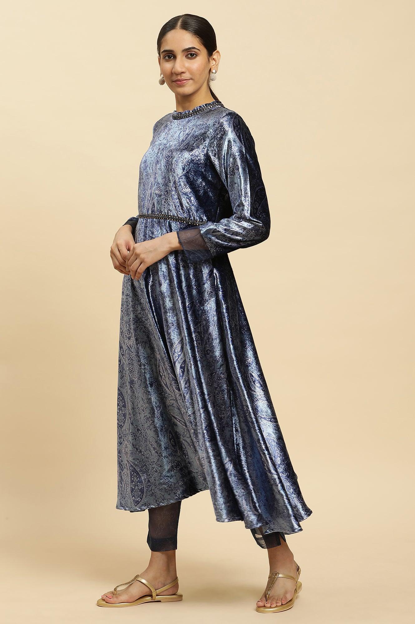 Blue Velvet Paisley Printed Flared Kurta And Pants Set - Image 3