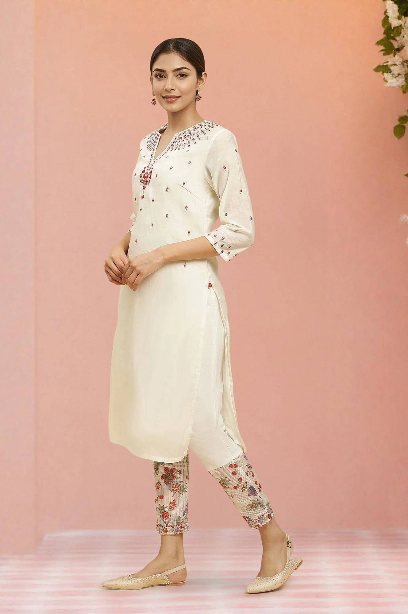 Ecru Chanderi Embroidered Kurta Set with Slim Pants and Dupatta - Image 4