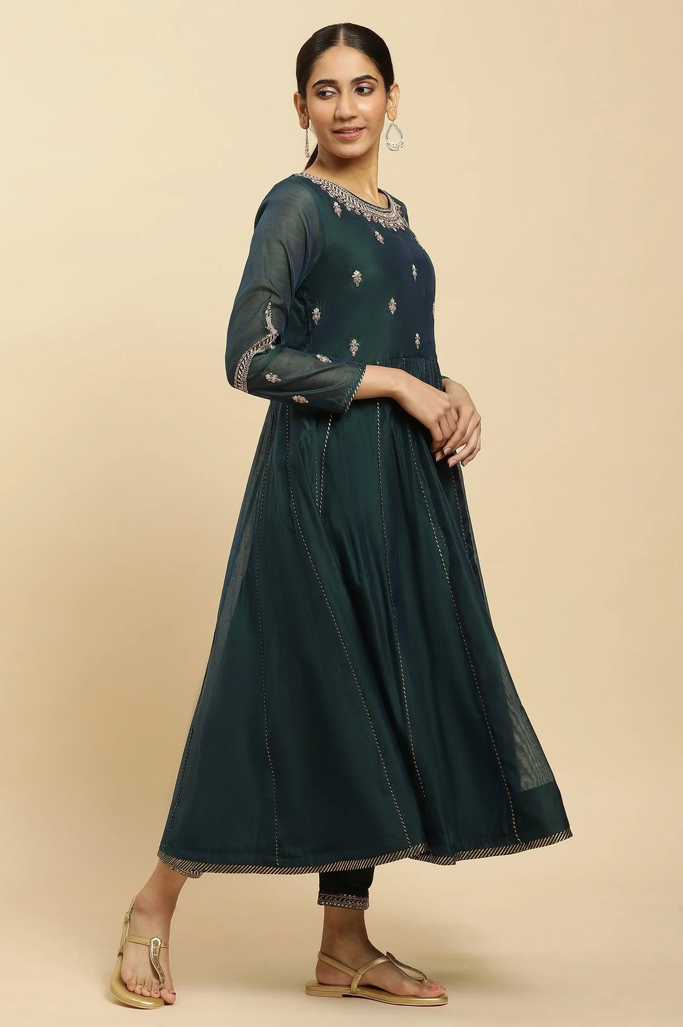 Green Flared Embroidered Kurta, Pants And Dupatta Set - Image 4
