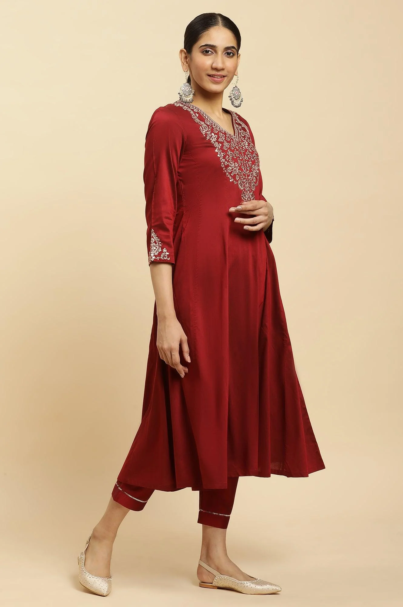 Red Panelled Embroidered Kurta, Slim Pants And Dupatta Set - Image 3