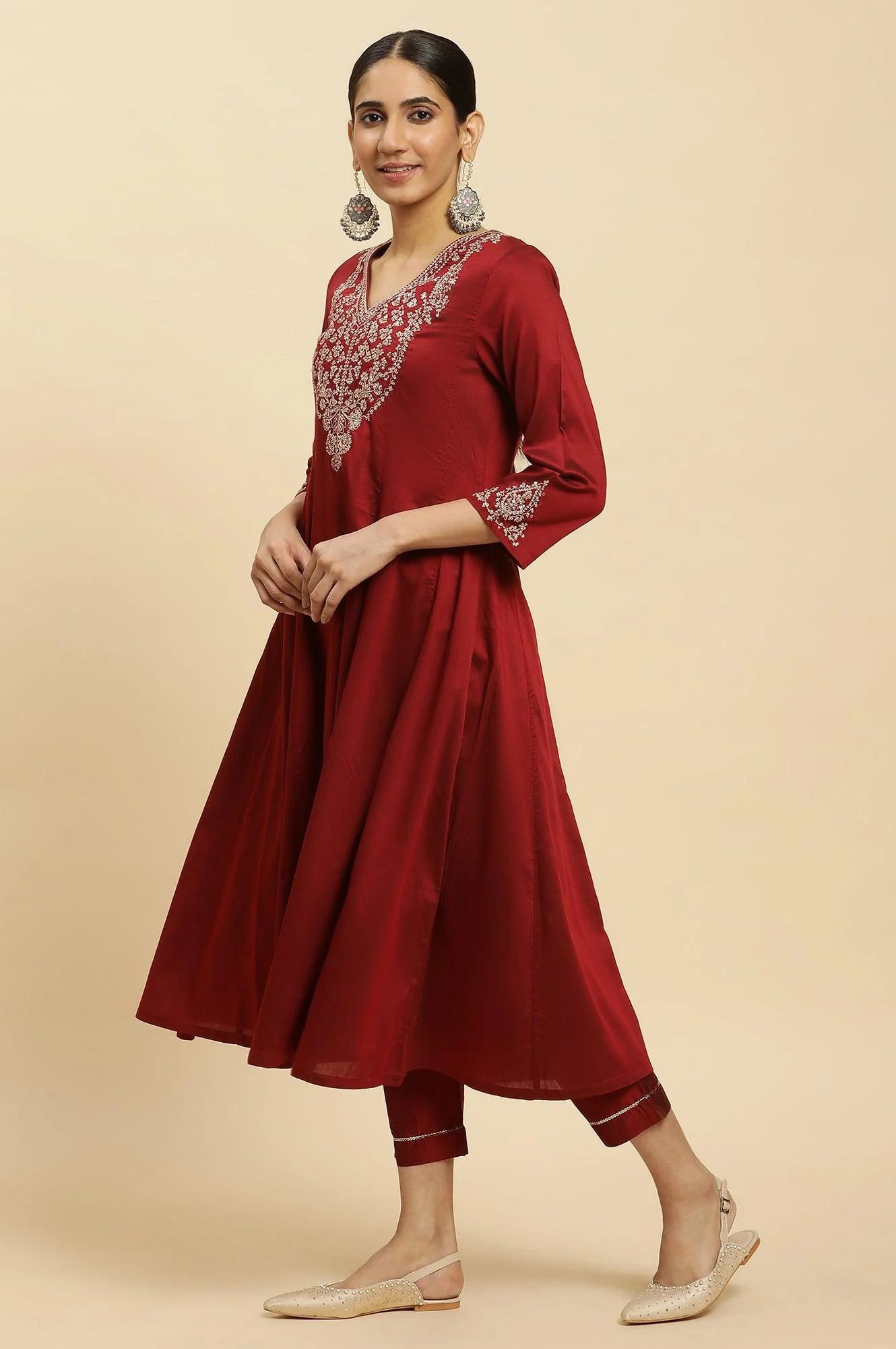 Red Panelled Embroidered Kurta, Slim Pants And Dupatta Set - Image 5
