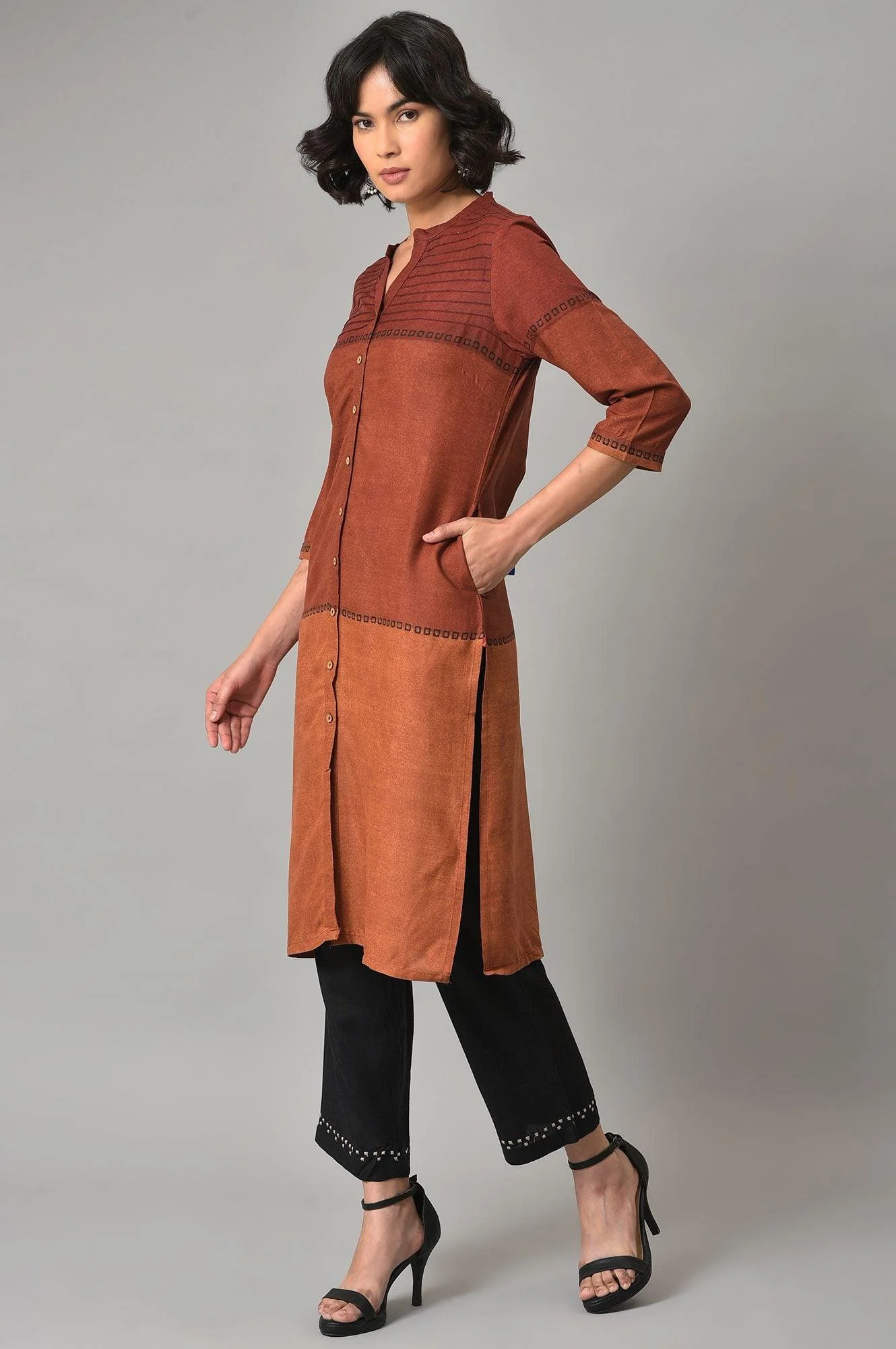 Red Printed Mandarin Collar kurta With Black Straight Pants - Image 4