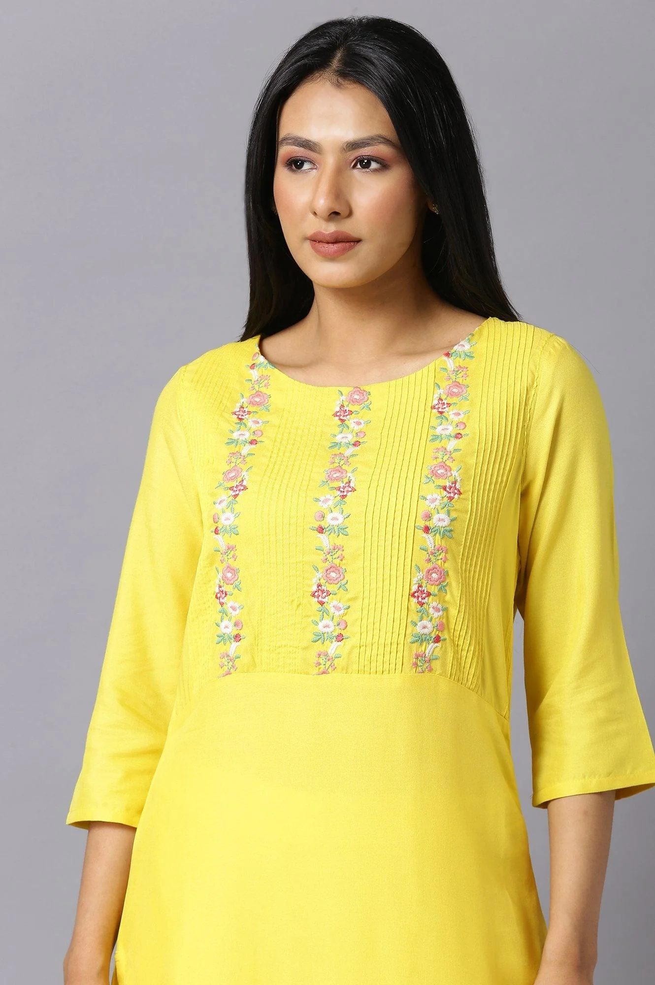 Yellow Embroidered kurta With Lace Trimming - Image 5