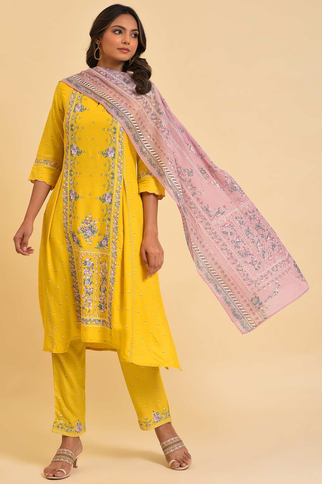 Yellow Glitter Printed Festive kurta, Pants & Dupatta Set - Image 10