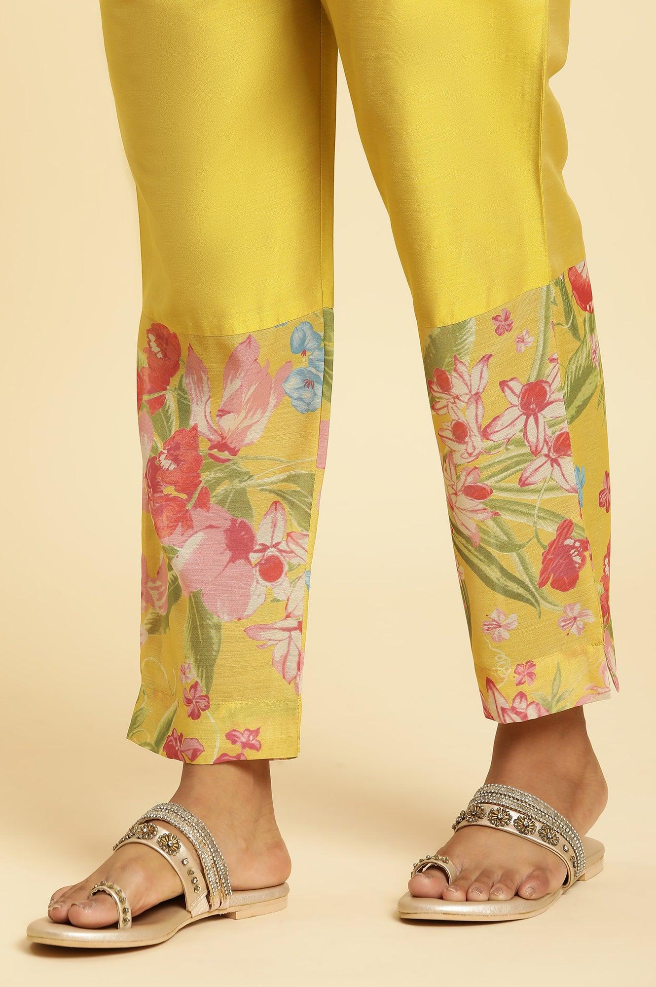 Yellow Metallic Embroidered Kurta, Pants And Organza Dupatta - Image 11