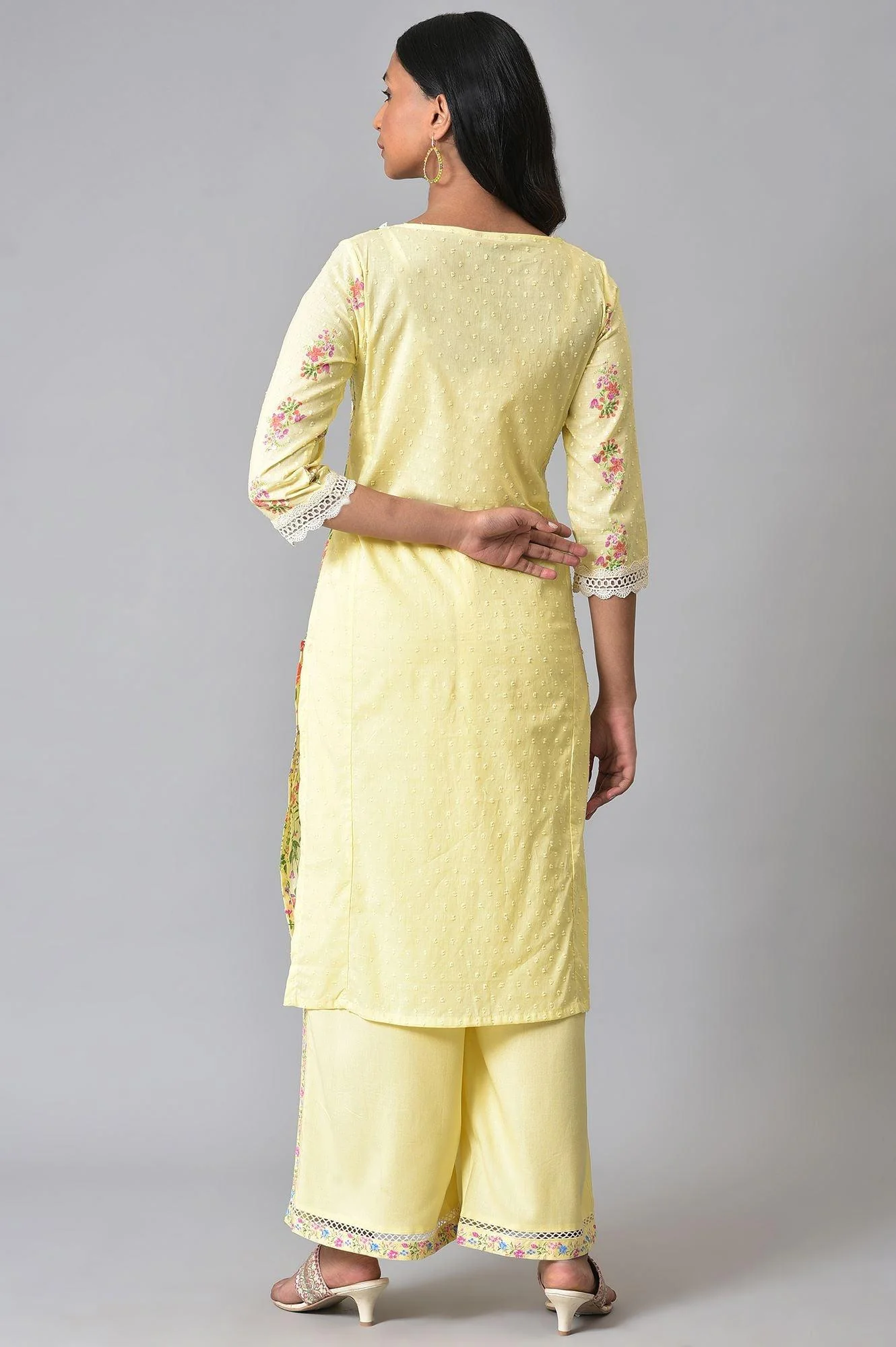 Yellow Panelled Floral kurta With Lace Detail - Image 3